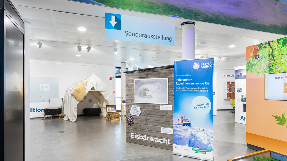 Das Bild zeigt den Eingang zur Sonderausstellungsfl&auml;che in der KLIMA ARENA.