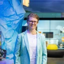 Natalie Wohl, Leitung Team Bildung, in der Ausstellung der KLIMA ARENA.